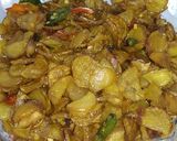 Foto langkah ke 6 dari resep Oseng kentang tanpa dikupas.
