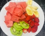 Foto del paso 1 de la receta: Ensalada de Frutas  Sandía, Fresas, kiwi, Plátano!!