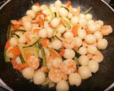 Foto del passaggio 6 della ricetta Gnocchi di cous cous di riso