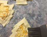 Foto del paso 3 de la receta: Arbolitos de hojaldre de queso