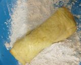 A picture of step 5 of Stuffed bread roll.