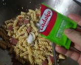 Foto langkah ke 4 dari resep Fusilli Aglio Olio Smoked Beef.