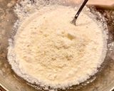 Foto del paso 3 de la receta: Pastel salado de hojaldre con calabacín, requesón y salami