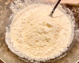 Foto del paso 3 de la receta: Pastel salado de hojaldre con calabacín, requesón y salami