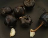 Foto del paso 1 de la receta: Acelgas rellenas en chile cascabel