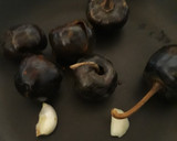 Foto del paso 1 de la receta: Acelgas rellenas en chile cascabel