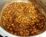 A picture of step 6 of White peas masala curry.