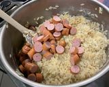 Une image de l'étape 6 de Gratin de langues d'oiseaux aux saucisses, champignons et emmental.