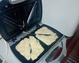 A picture of step 3 of Sandwich toaster mini cakes.