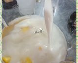 A picture of step 2 of Mango shake.