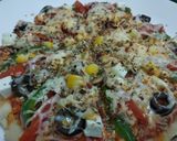 વેજ ચીઝ પીઝા (Veg. Cheese Pizza Recipe In Gujarati) રેસીપી સ્ટેપ5ફોટો