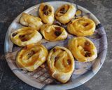 Foto del paso 7 de la receta: Caracolas o rollitos de hojaldre con mermelada y pasas