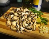 Foto langkah ke 1 dari resep Tumis Jamur Putih Simple.