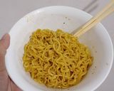 Foto langkah ke 2 dari resep Sosis Gulung Mie Telur.