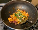 Foto langkah ke 4 dari resep Lapchiong Telur Tumis Tomat (Non Halal).