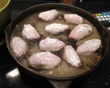 Foto langkah ke 3 dari resep Garlic Honey Chicken Wings.