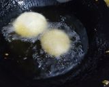 A picture of step 2 of Papri chaat.
