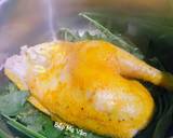 Hình bước làm 1 của món Gà Hấp Lá É Trắng Và Sả Chấm Muối Lá É Trắng