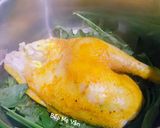 Hình bước làm 1 của món Gà Hấp Lá É Trắng Và Sả Chấm Muối Lá É Trắng