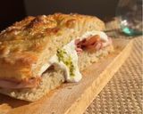 Foto del paso 2 de la receta: Focaccia de mortadella y burrata con pesto de pistacho