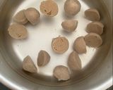 Foto langkah ke 3 dari resep Easy Cooking: Simple Indonesian Meatball Soup (Bakso Kuah).