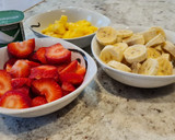 Foto del paso 1 de la receta: Papilla de fresa, plátanos y mango