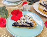 Foto del passaggio 6 della ricetta Crostata con confettura di more e sambuco