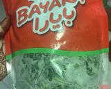 A picture of step 1 of Lockdown tips to store coriander leaves.