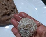 A picture of step 3 of Steamed Mutton rice flowers.