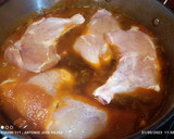 Foto del paso 5 de la receta: Milhojas de patatas con pollo 🐓 al horno y vino en reducción de su propio jugo
