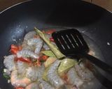 Foto langkah ke 2 dari resep Udang pedas asam manis.