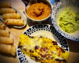 Foto del paso 11 de la receta: Cena venezolana: cachapas con carne, tequeños y salsa guasacaca