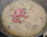 Foto del paso 7 de la receta: Solomillo de cerdo con setas en salsa de foie