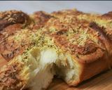 Foto langkah ke 6 dari resep Roti bawang putih keju yang manis, lembut, cheesy dan milky ala rumahan.
