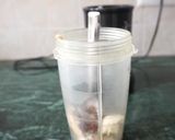 A picture of step 2 of Banana and coffee drink.