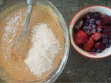 Torta de zanahoria y frutos rojos