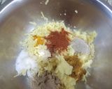 A picture of step 1 of Ribbon aloo snack.