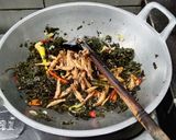 Foto langkah ke 4 dari resep 400. Oseng Daun Pepaya Teri.