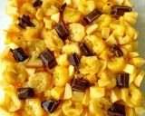 Une image de l'étape 3 de Crumble pommes bananes chocolat.