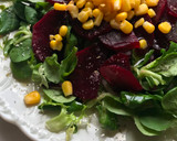 Foto del paso 2 de la receta: Ensalada de canónigos, remolacha y maíz dulce