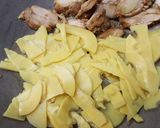 Hình bước làm 1 của món Măng xào Gà cay sa tế🌶