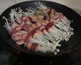 Foto langkah ke 3 dari resep Enoki Beef Roll.