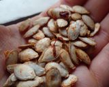 Foto del paso 4 de la receta: Semillas saborizadas con limón y ají