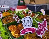 Foto langkah ke 12 dari resep Tumpeng Nasi Merah Putih Lengkap.