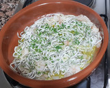 Foto del paso 4 de la receta: Gulas con gambas al ajillo