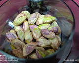 Foto del paso 3 de la receta: Crema de brócoli y patatas con sal de pistachos y nueces