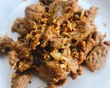 รูปขั้นตอนการทำที่ 2 ของ หมูกระเทียม พริกไทย