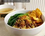Foto langkah ke 5 dari resep Bakmie Sapi Asin.