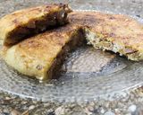 Foto del paso 6 de la receta: Tortilla de papa rosti rellena de muslitos de pollo, verdeo y champiñones 🥮