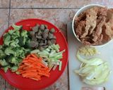 Foto langkah ke 2 dari resep Tumis Batang Brokoli Campur.